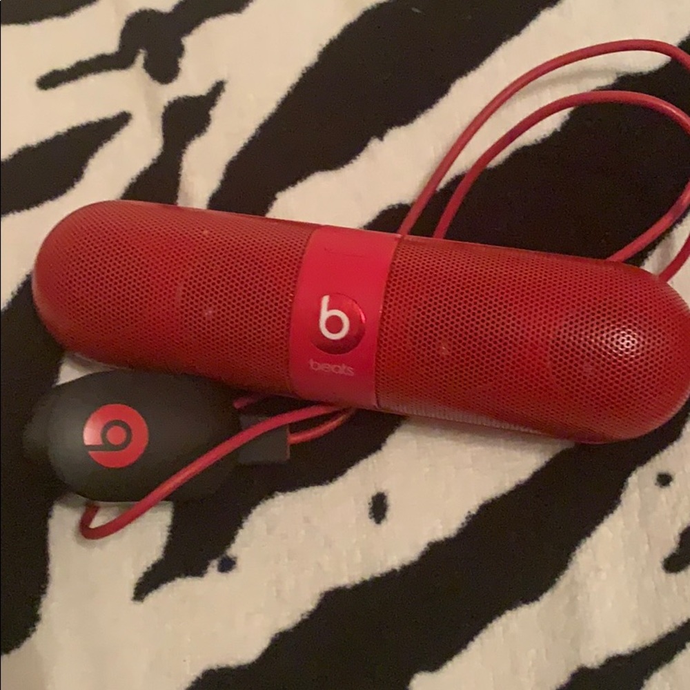 Beats pill red